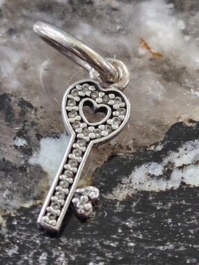 PANDORA Symbol of Trust Dangle with Zirconia No. 791353